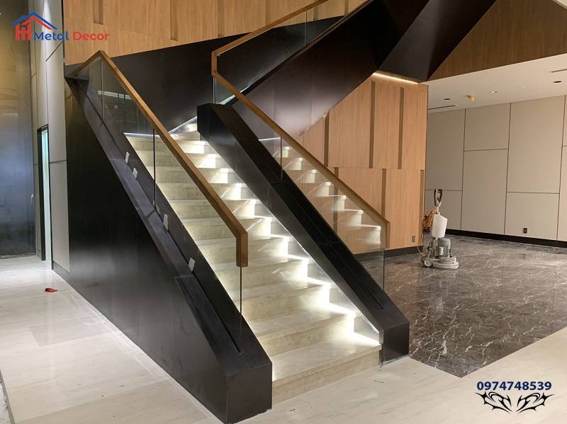 công trình inox ma đen cho cầu thang được thực hiện bởi Metal Decor