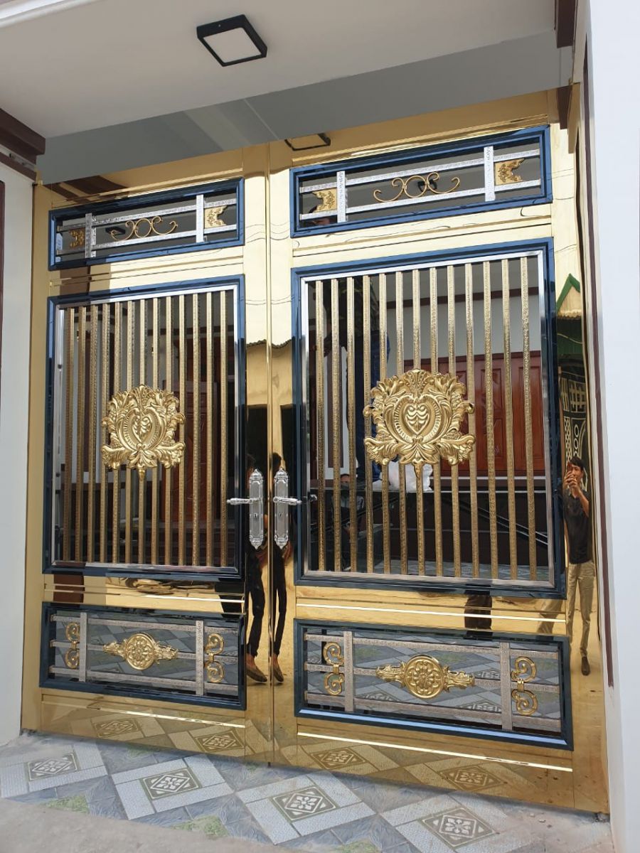 cửa cổng inox mạ vàng đẹp